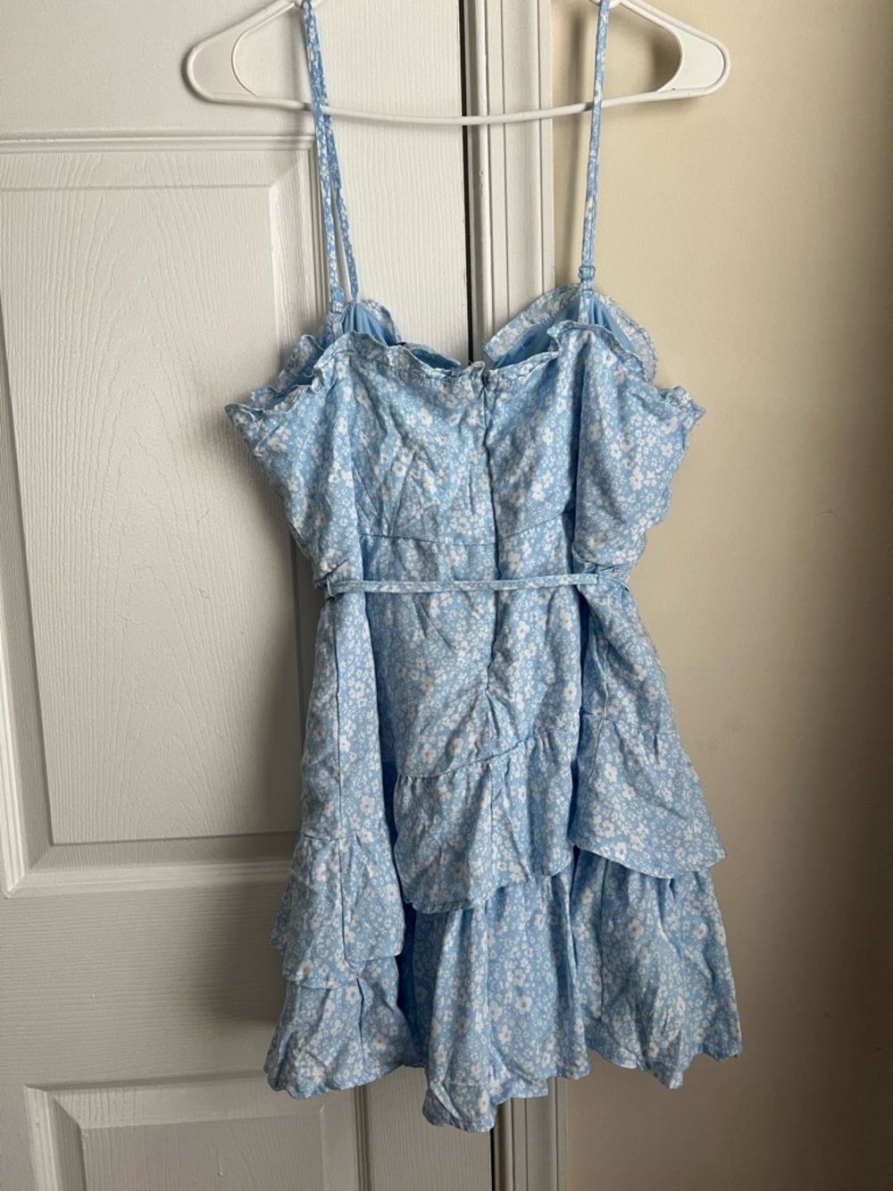 NWT Fashion Nova Blue Floral Tiered Ruffle Sleeveless Tie Waist Shorts Romper XL - Picture 3 of 11